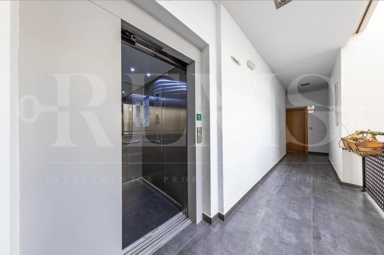 Relaxing Apartment With Community Pool & Parking- Center Malaga Exterior photo
